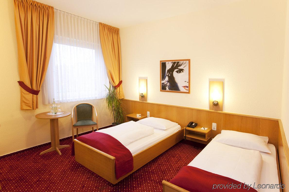 Arthotel Ambassador Wiesbaden - Free Parking Bilik gambar